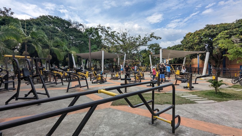 Outdoor weight machines